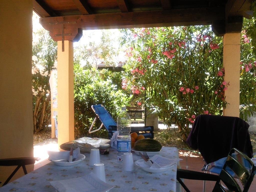 Monolocale San Teodoro Apartment Ruang foto