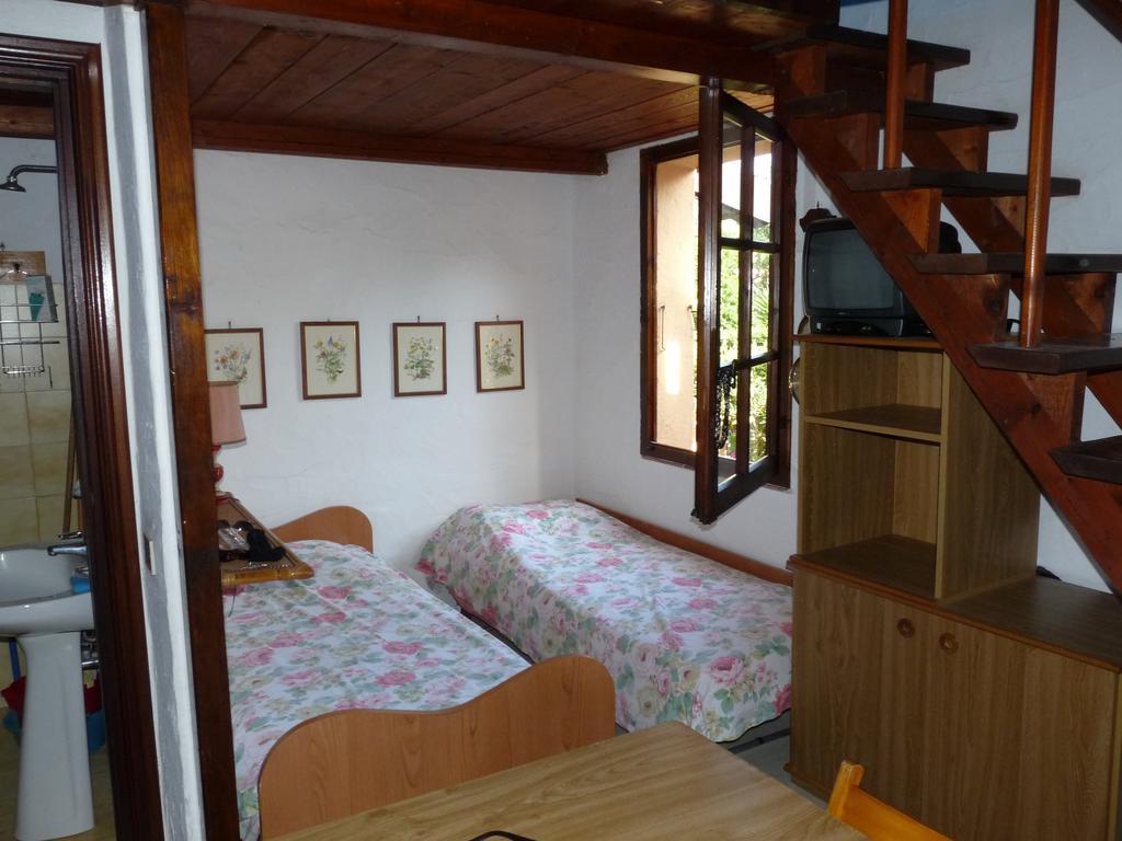 Monolocale San Teodoro Apartment Ruang foto