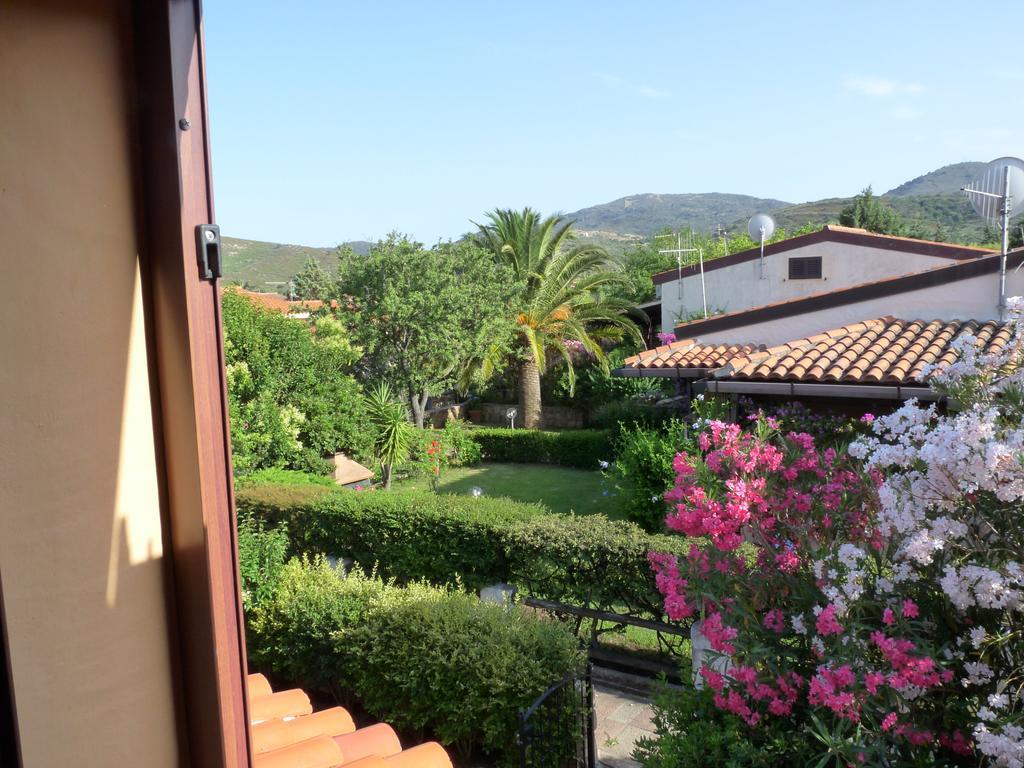 Monolocale San Teodoro Apartment Ruang foto